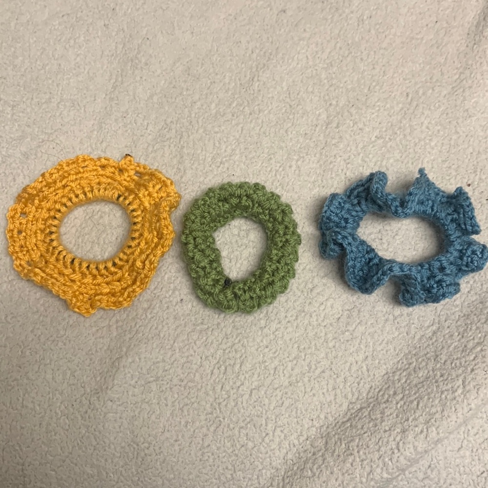 Crochet scrunchie/hair tie